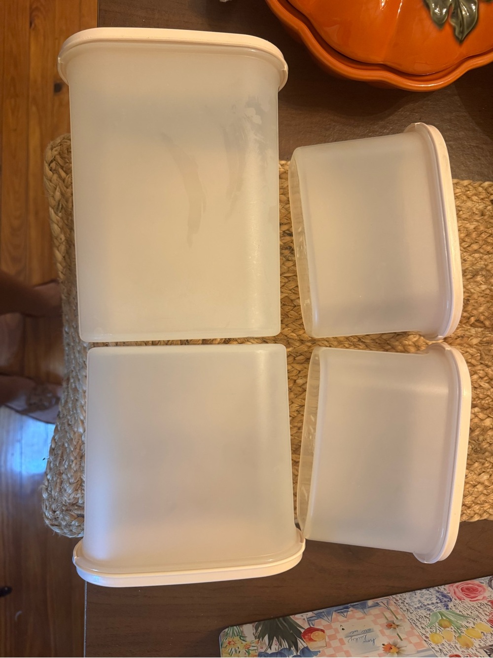 Set of 4 Tupperware  Storage Containers with Lids
